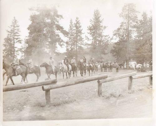Don-Erdman-on-horse-far-left