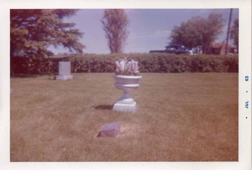 Irvin-Erdman-gravesite-1963