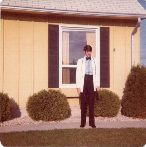 Paul-Erdman-in-front-of-yellow-house