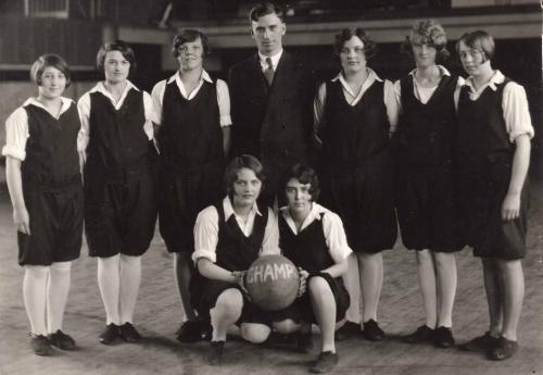 Ruth-Brennand-basketball-team-2nd-in-middle