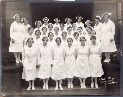 Ruth-Brennand-nurse-graduation-back-row-2nd-from-right-1931