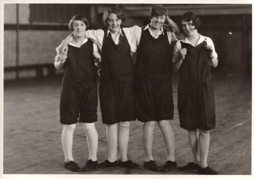 Ruth-Brennand-with-basketball-members-on-right