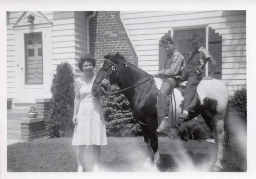 Ruth-Erdman-Don-Erdman-on-horse