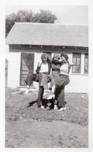 Ruth-Erdman-right-and-friends