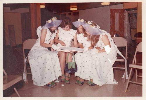 Willia-and-Duane-Mueske-Wedding-1972-Bridesmaids