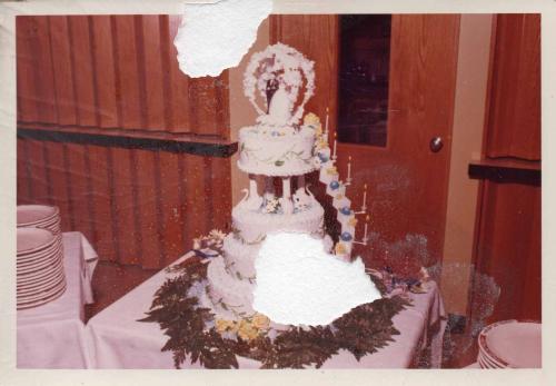 Willia-and-Duane-Mueske-Wedding-1972-Cake
