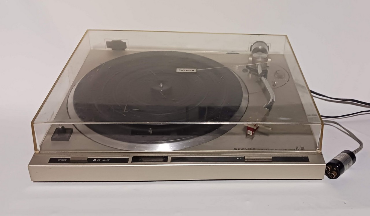 Pioneer PL-300 turntable